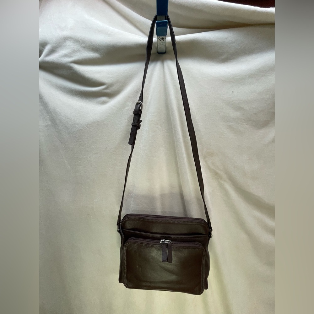 ILI New York Brown Leather Crossbody Bag. RFID